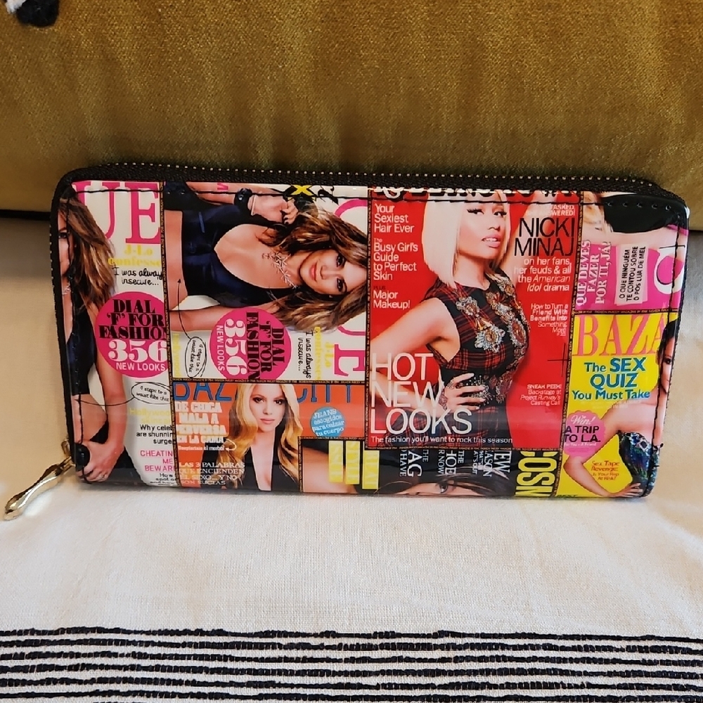 Colorful Magazine Print Women's Clutch Wallet